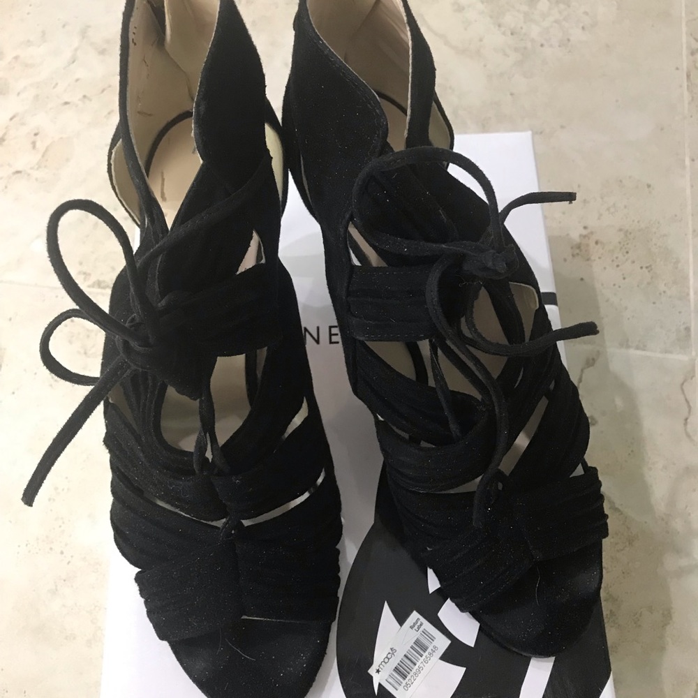 Woman’s Nine West heels